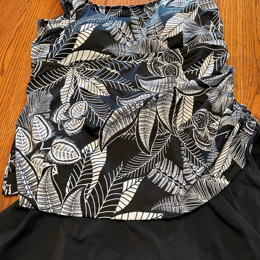 Maxine of Hollywood Swimsuit Size18W Black/White